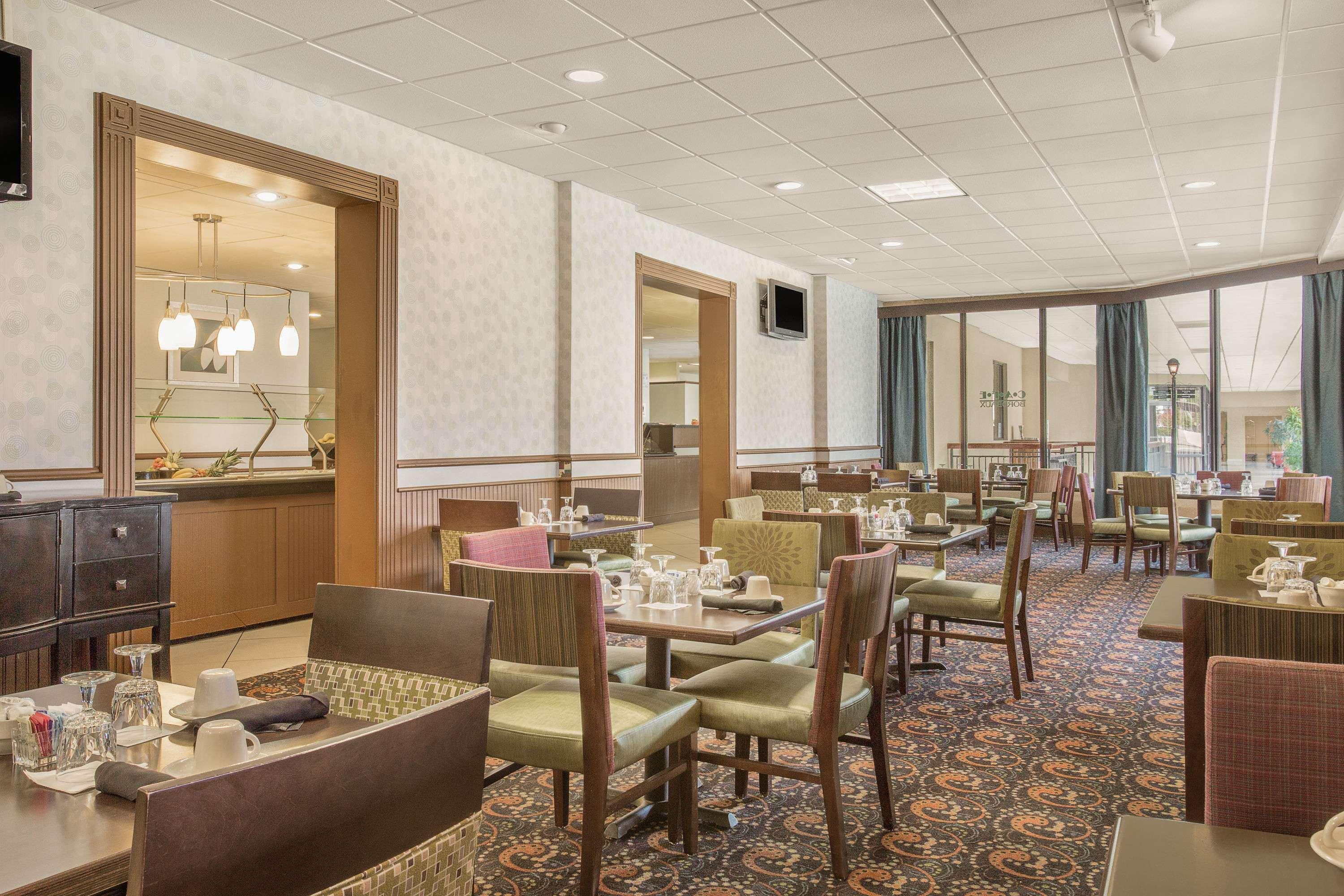 Ramada Plaza By Wyndham Fayetteville Fort Bragg Area Buitenkant foto