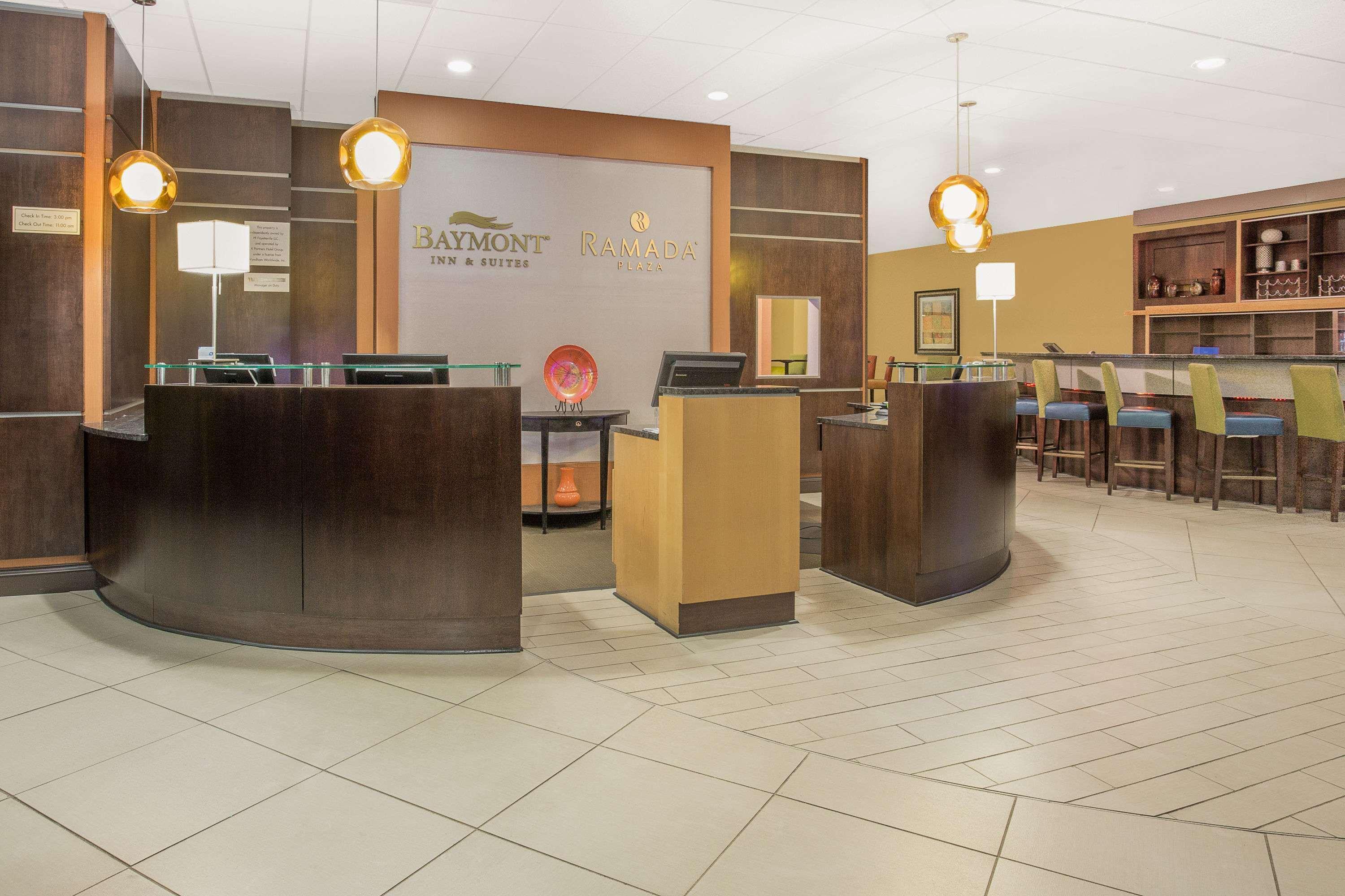 Ramada Plaza By Wyndham Fayetteville Fort Bragg Area Buitenkant foto