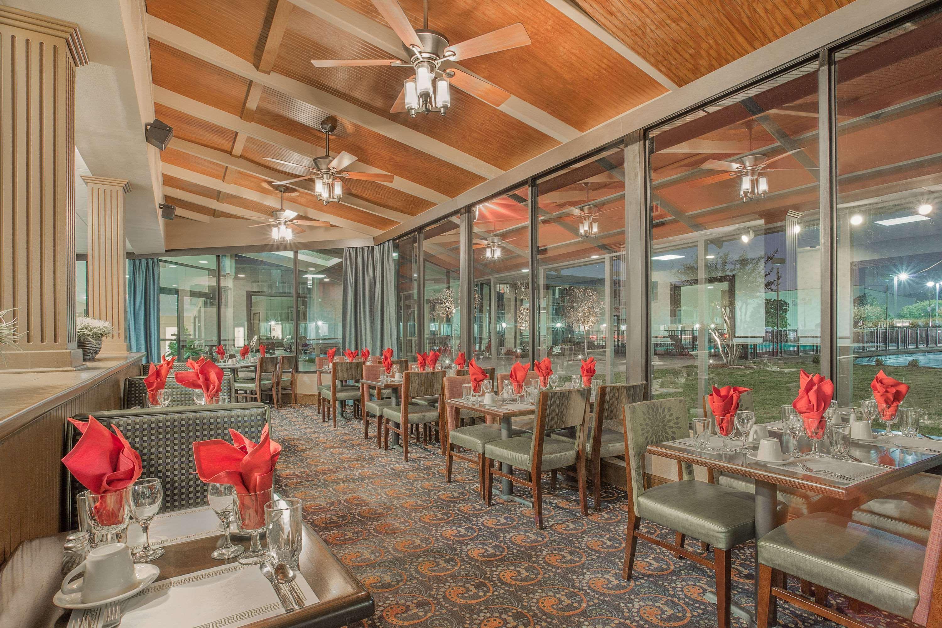 Ramada Plaza By Wyndham Fayetteville Fort Bragg Area Buitenkant foto