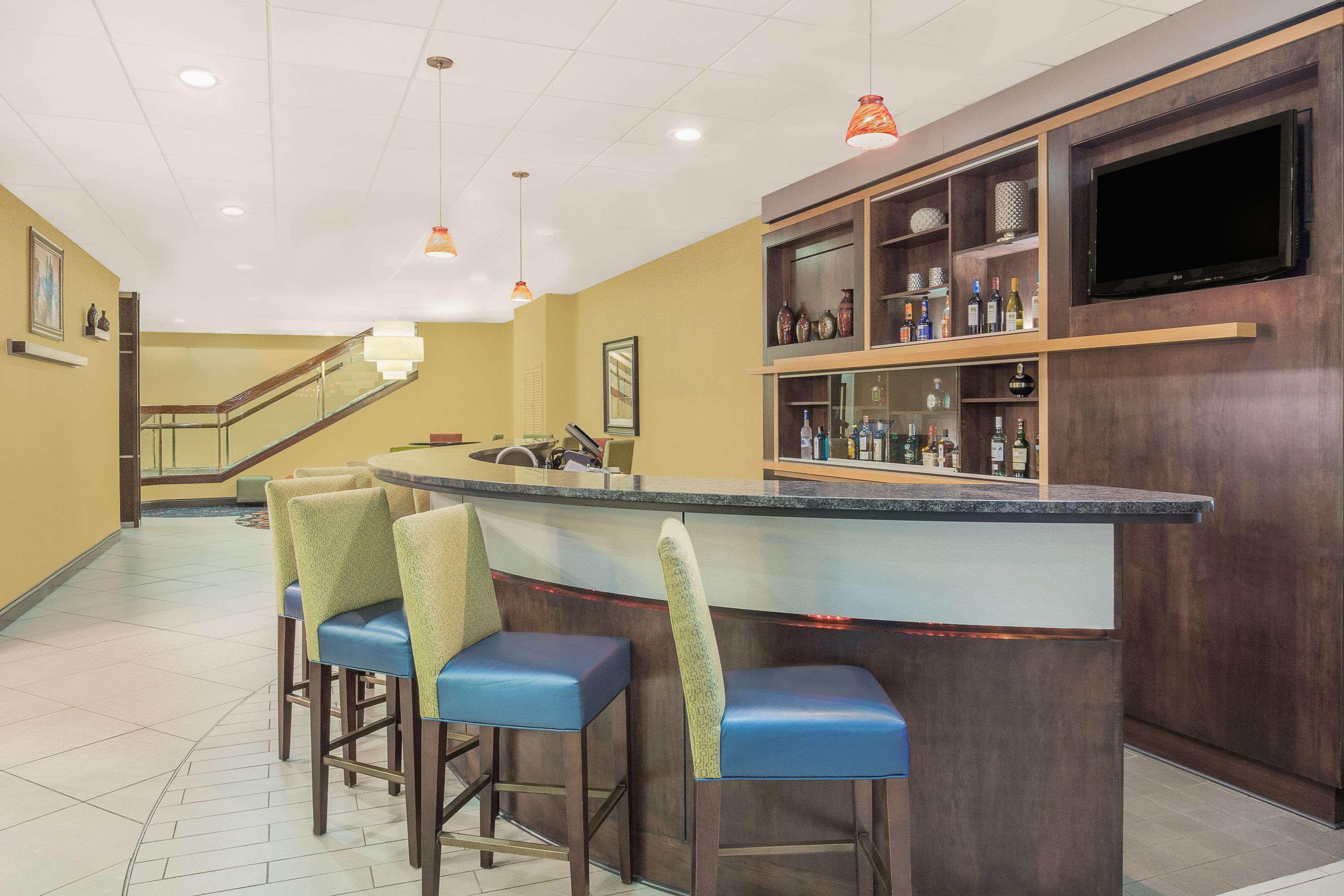 Ramada Plaza By Wyndham Fayetteville Fort Bragg Area Buitenkant foto