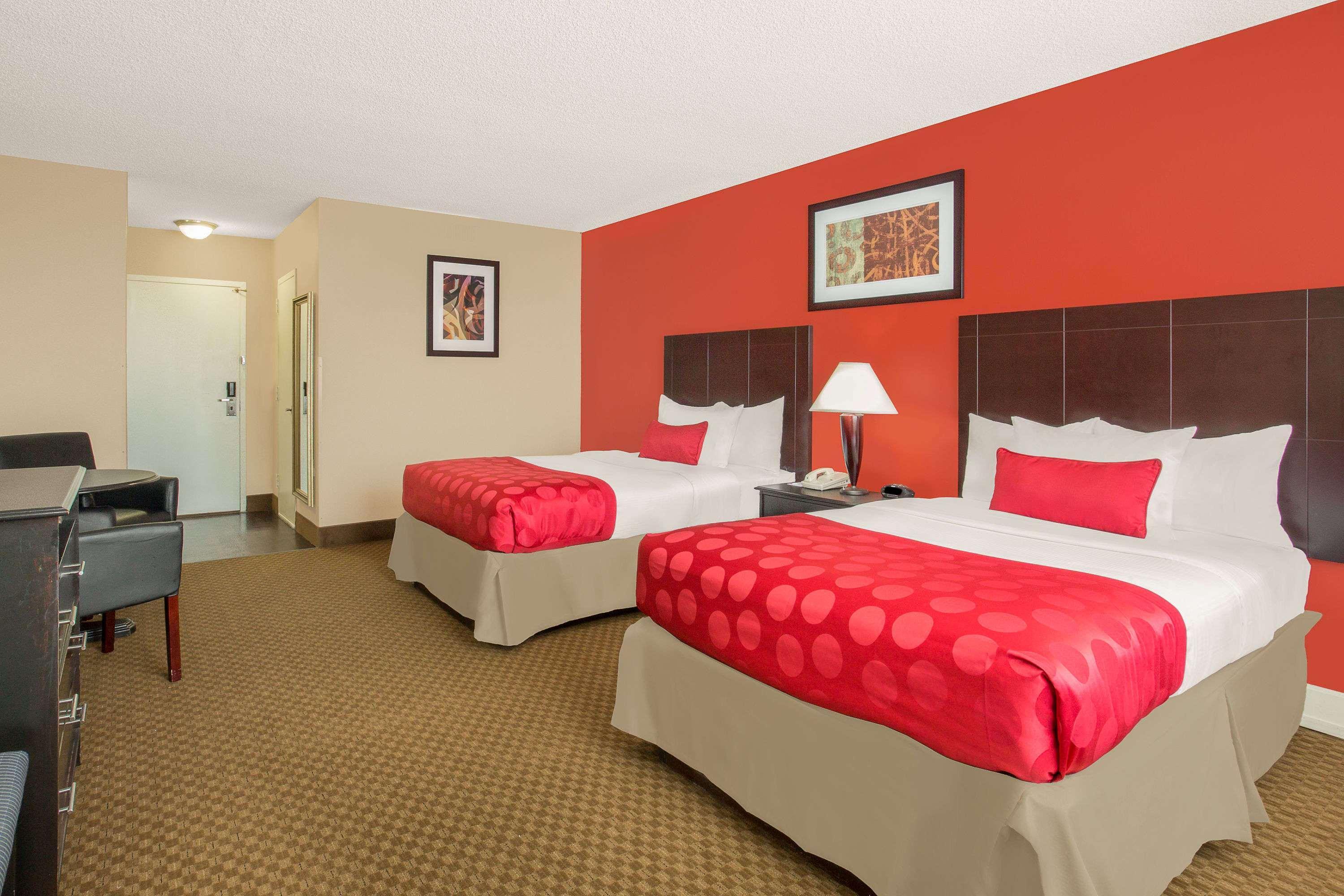 Ramada Plaza By Wyndham Fayetteville Fort Bragg Area Buitenkant foto