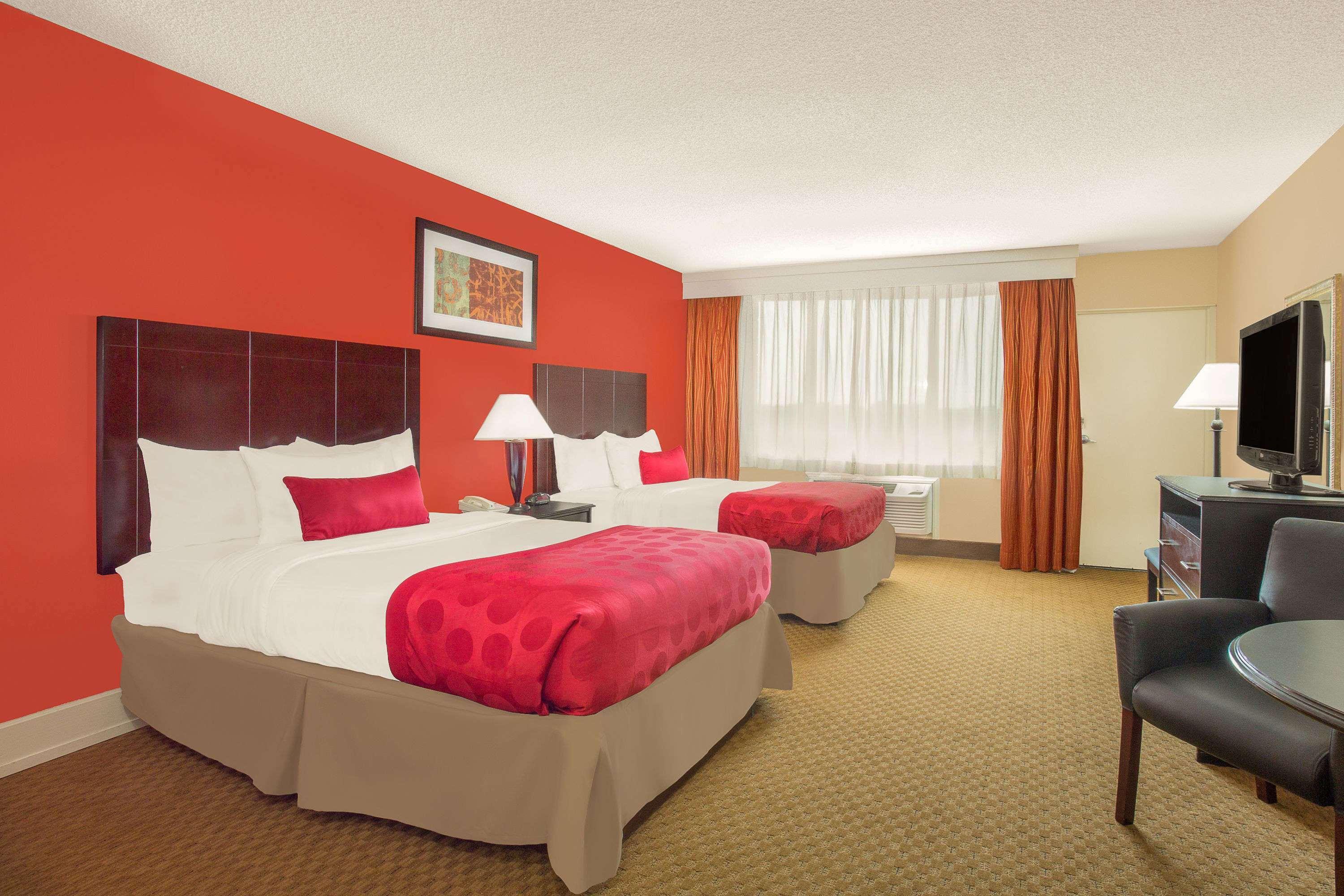 Ramada Plaza By Wyndham Fayetteville Fort Bragg Area Buitenkant foto
