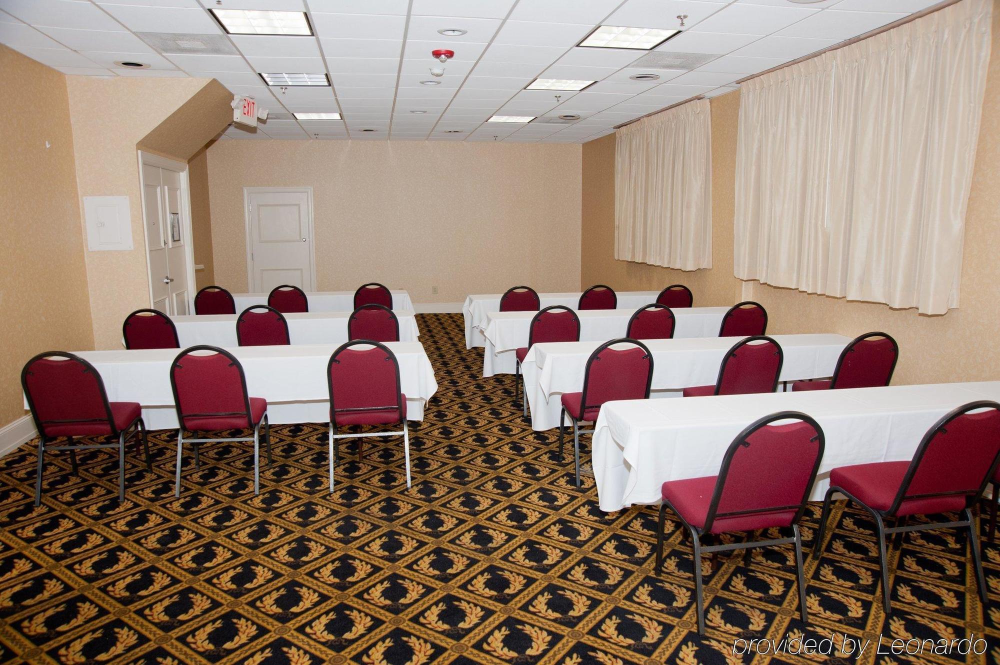 Ramada Plaza By Wyndham Fayetteville Fort Bragg Area Buitenkant foto