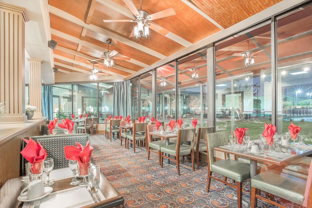 Ramada Plaza By Wyndham Fayetteville Fort Bragg Area Buitenkant foto