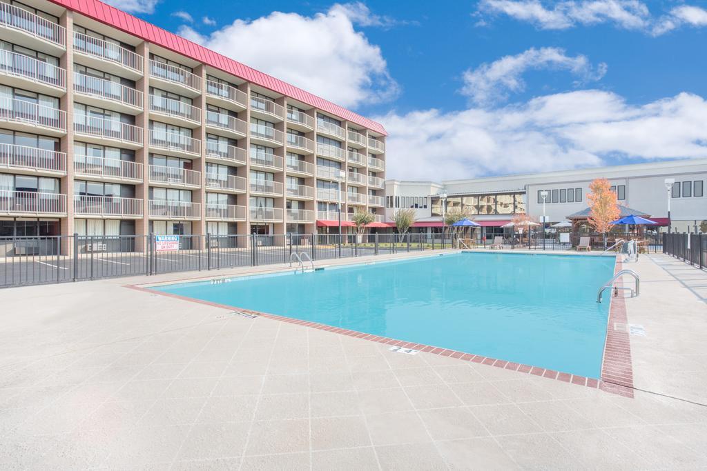 Ramada Plaza By Wyndham Fayetteville Fort Bragg Area Buitenkant foto